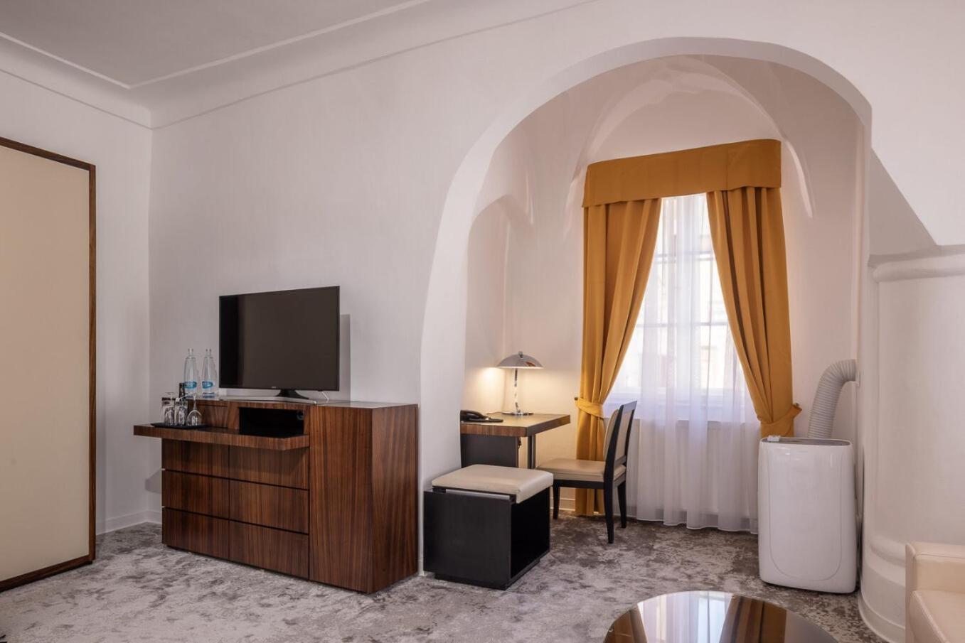 Bellevue Hotel Чешки Крумлов Екстериор снимка